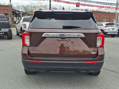 Used 2020 Ford Explorer XLT w/ Comfort Package image 6
