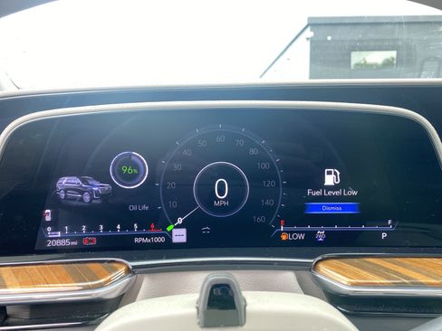 Used 2024 Cadillac Escalade Sport Platinum w/ Heavy-Duty Trailer Package image 11