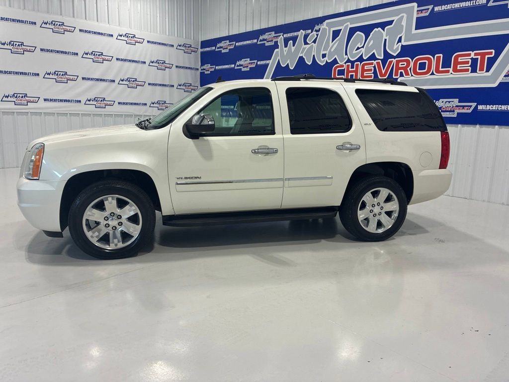 Used 2014 GMC Yukon SLT w/ SLT Chrome Package AWD/4WD image 3