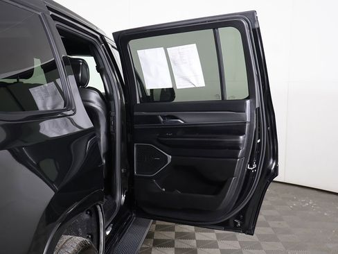 Used 2024 Jeep Wagoneer Series II AWD/4WD image 28