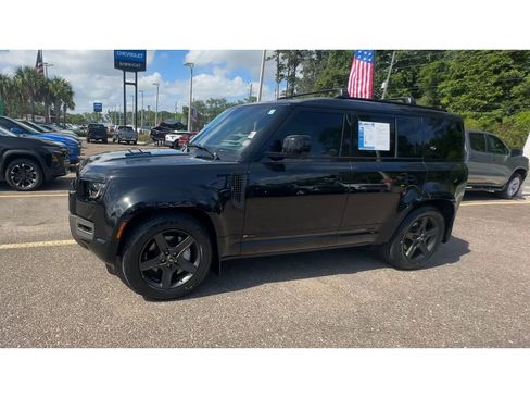 Used 2021 Land Rover Defender 110 X-Dynamic SE AWD/4WD image 6