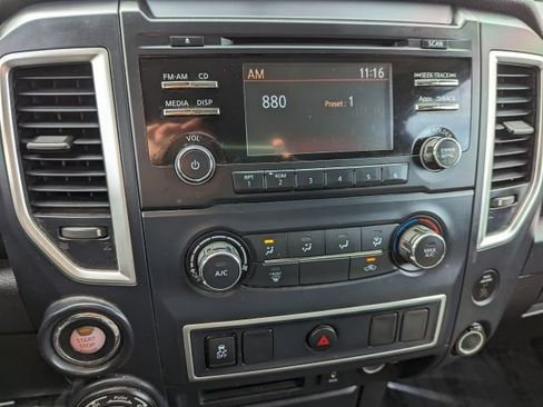 Used 2017 Nissan Titan S image 21