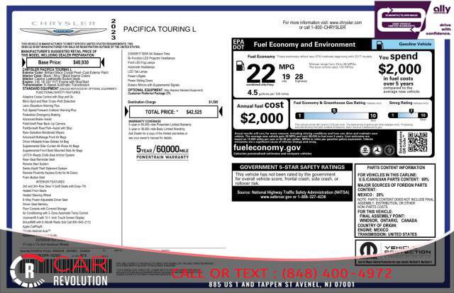 Used 2023 Chrysler Pacifica Touring-L FWD image 11