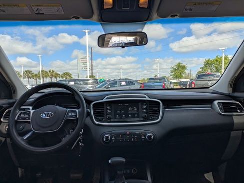 Used 2020 Kia Sorento LX image 12