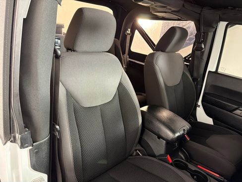 Used 2017 Jeep Wrangler Sport AWD/4WD image 21