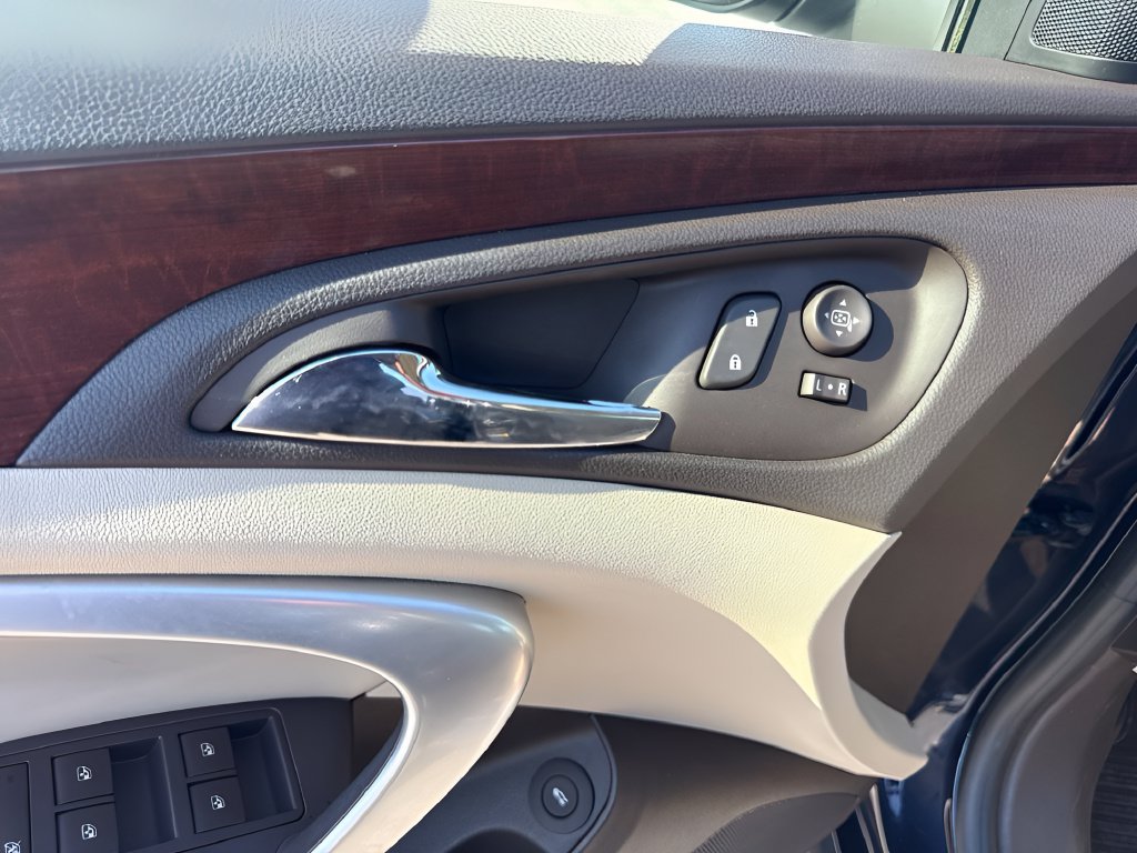 Used 2017 Buick Regal Sport Touring FWD image 23