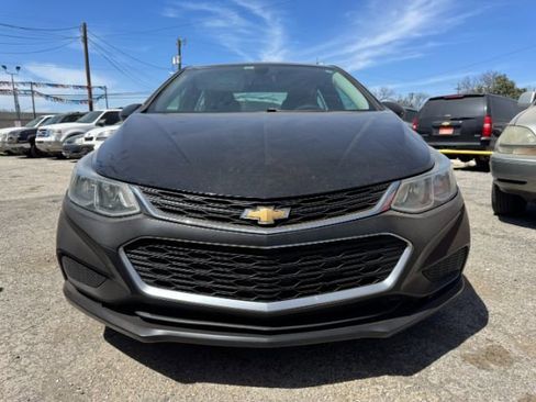 Used 2017 Chevrolet Cruze LS image 2