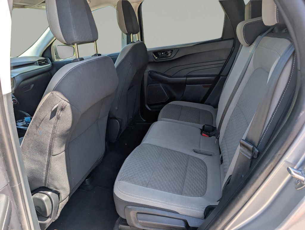 Used 2022 Ford Escape SE FWD image 14