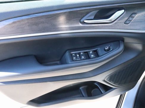 New 2025 Jeep Grand Cherokee Limited image 18