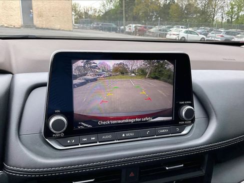 Used 2023 Nissan Rogue S image 25