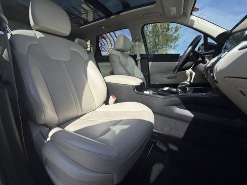 Certified 2022 Kia Sorento S w/ Panoramic Sunroof Package image 16