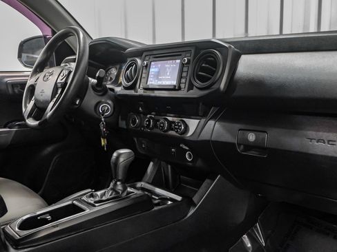 Used 2018 Toyota Tacoma SR w/ SR Convenience Package AWD/4WD image 12