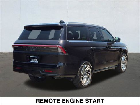 Certified 2025 Lincoln Navigator Reserve AWD/4WD image 5