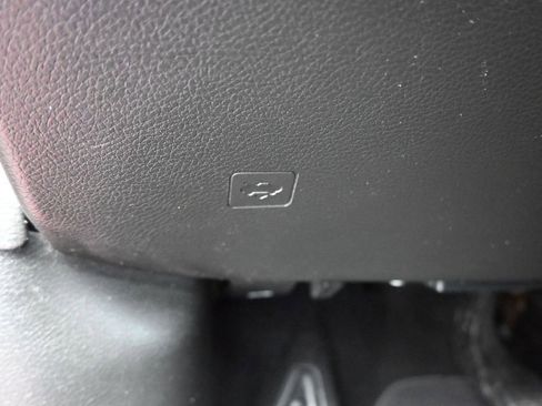 Used 2017 Jeep Renegade Altitude FWD image 26