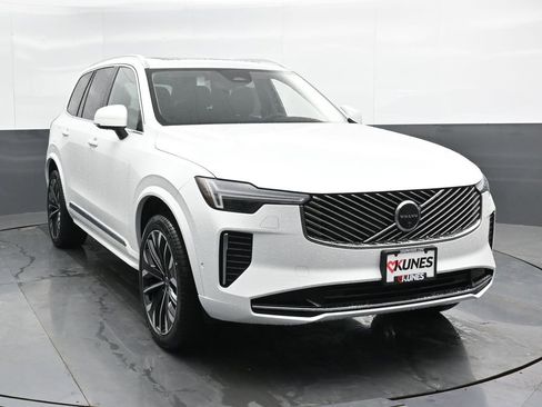 New 2025 Volvo XC90 B5 Plus w/ Protection Package Premier image 5