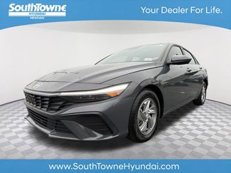 Used 2024 Hyundai Elantra SE video 1