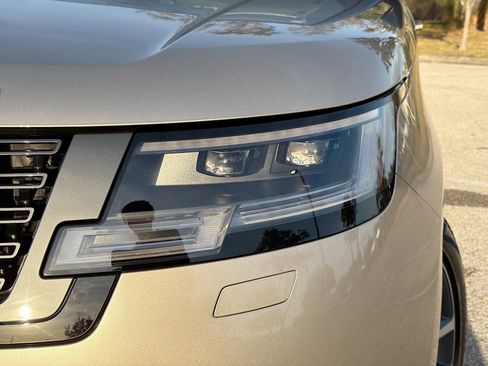 Used 2025 Land Rover Range Rover SE image 9