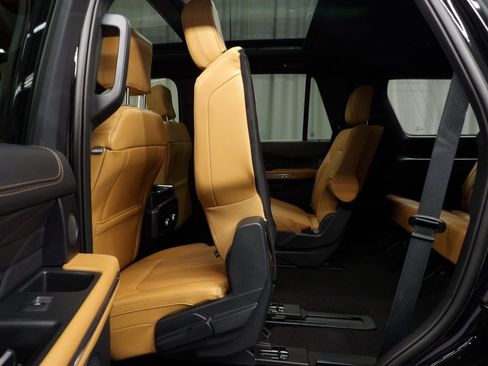 Used 2024 Ford Expedition Platinum image 50