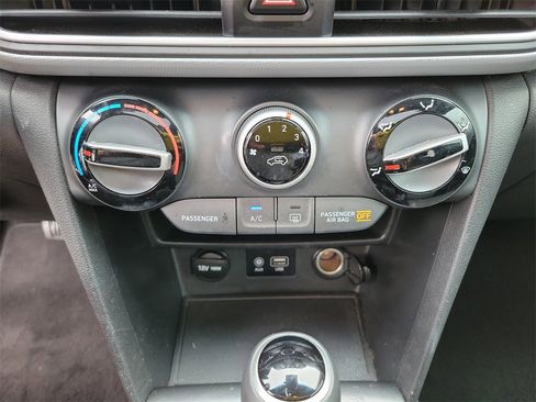 Used 2018 Hyundai Kona SEL image 29