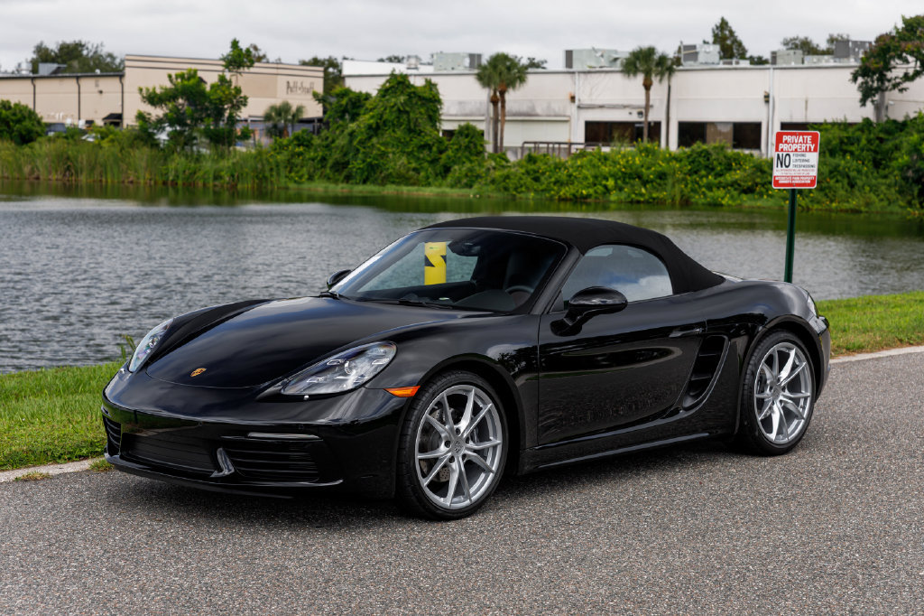 Used 2025 Porsche 718 Boxster RWD image 13