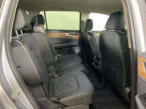 Used 2024 Volkswagen Atlas SE AWD/4WD image 24