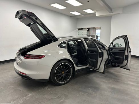 Used 2018 Porsche Panamera 4S image 32
