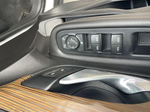 Used 2019 GMC Terrain SLE w/ Driver Convenience Package FWD image 16