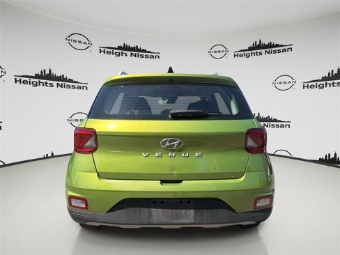 Used 2020 Hyundai Venue SEL FWD image 4