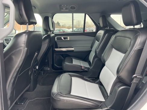 Used 2022 Ford Explorer XLT w/ Equipment Group 202A image 18