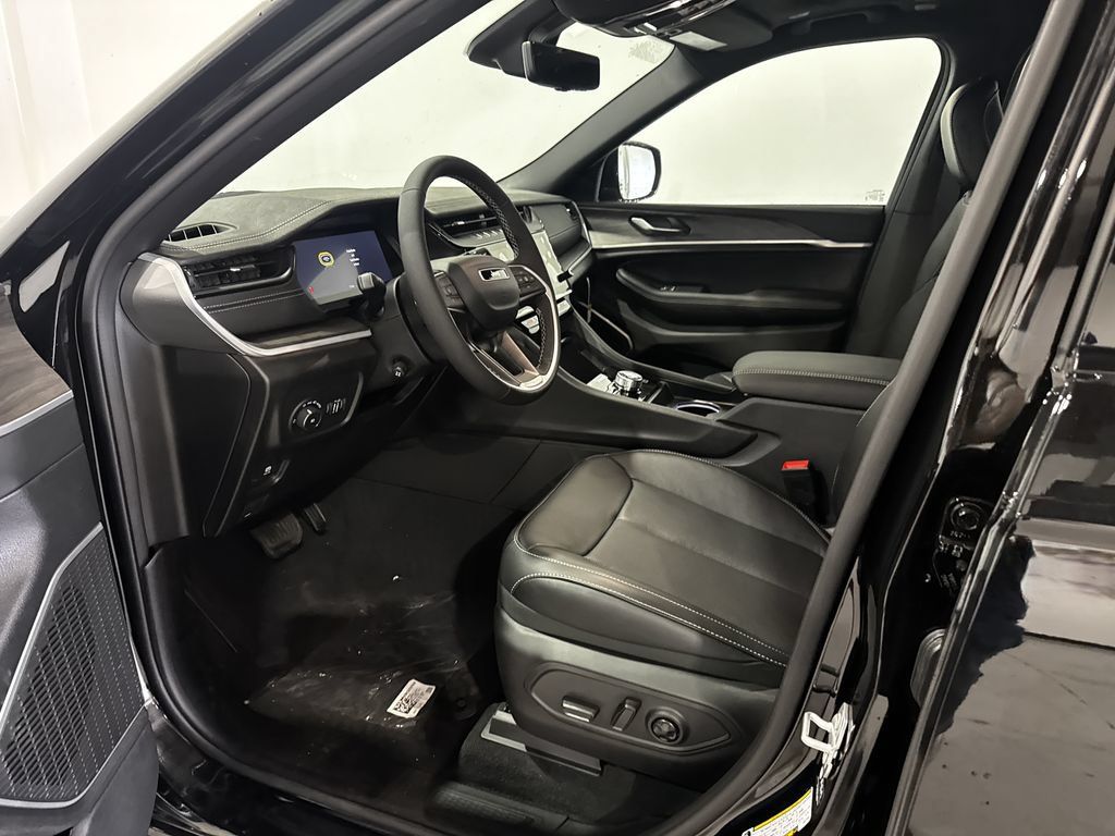 New 2026 Jeep Grand Cherokee L Limited AWD/4WD image 14