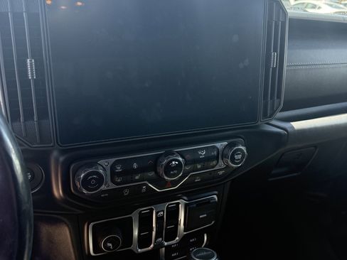 Used 2020 Jeep Gladiator Overland AWD/4WD image 7