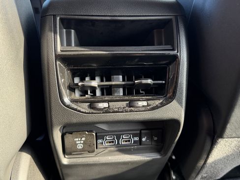 Used 2023 Jeep Grand Cherokee Limited w/ Black Appearance Package AWD/4WD image 35