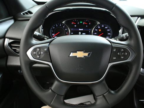 Used 2023 Chevrolet Traverse LT image 12