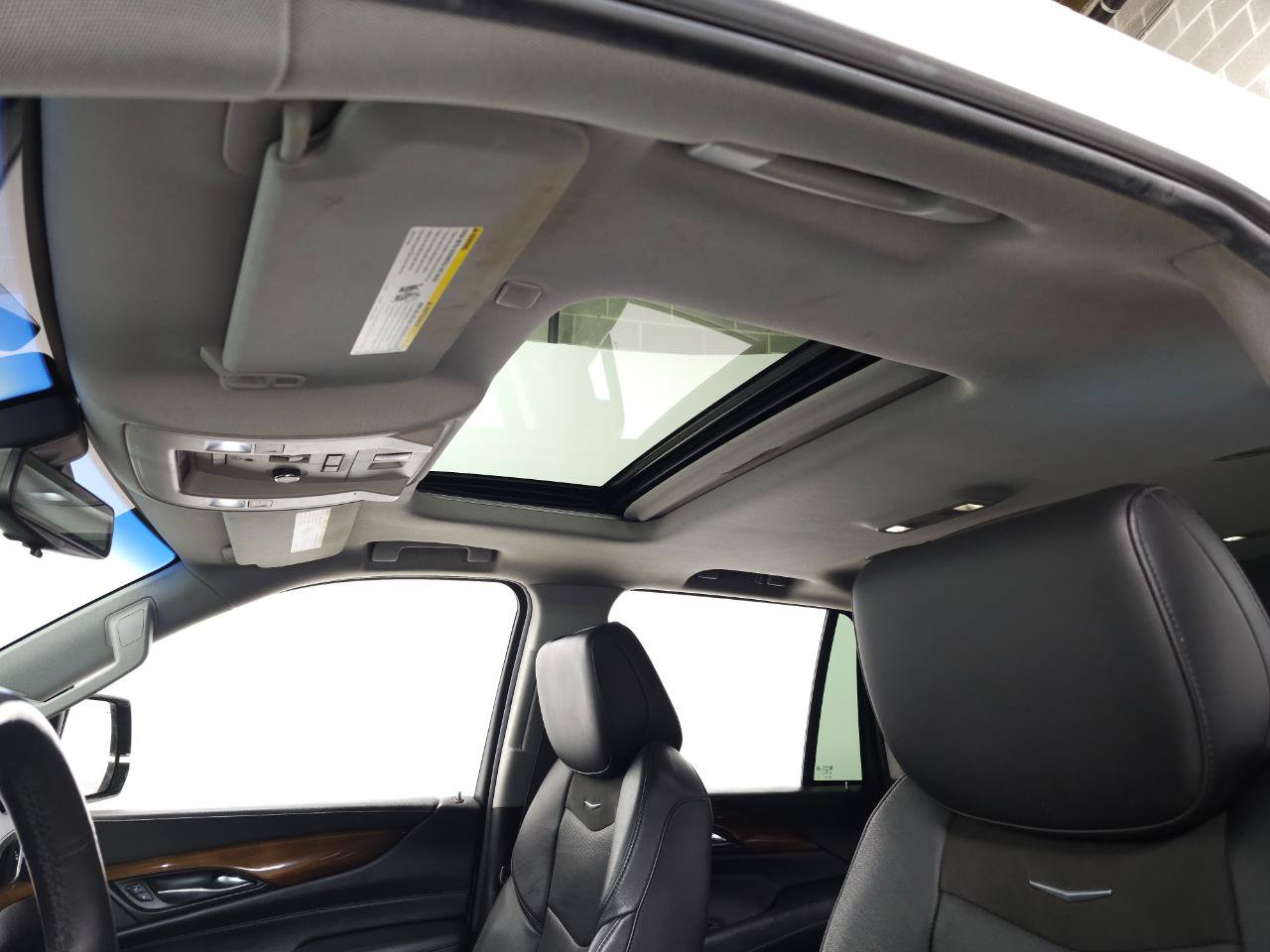 Used 2017 Cadillac Escalade Luxury AWD/4WD image 14