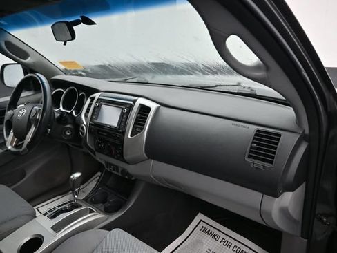 Used 2015 Toyota Tacoma 4x4 Double Cab w/ TRD Off-Road Package image 8
