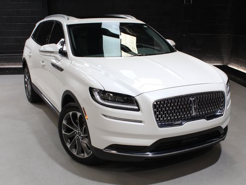 Used 2023 Lincoln Nautilus Reserve FWD image 9