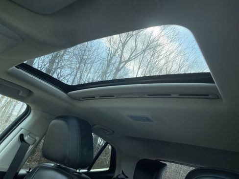 Certified 2018 Buick Encore Essence FWD image 19