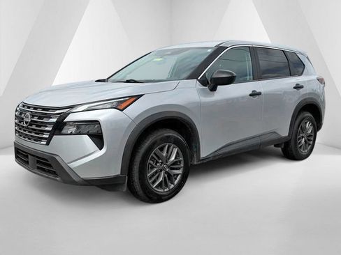 Used 2024 Nissan Rogue S FWD image 3