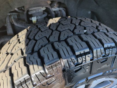 Used 2021 Chevrolet Colorado Z71 AWD/4WD image 28
