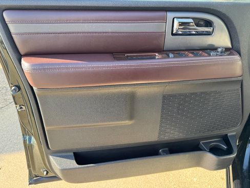 Used 2016 Ford Expedition EL Platinum image 36