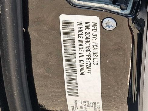 Used 2024 Chrysler Pacifica Touring-L FWD image 27