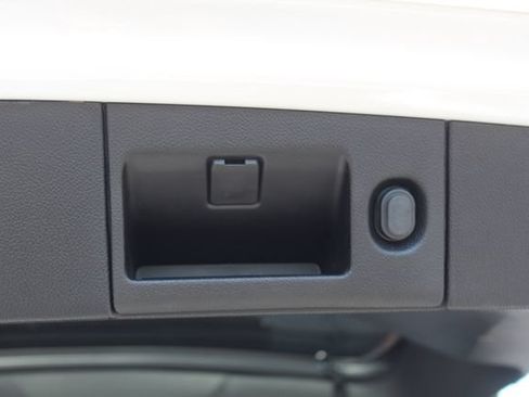 Used 2020 Cadillac Escalade Luxury RWD image 7