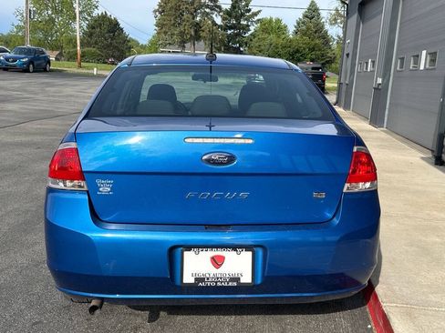 Used 2010 Ford Focus SE FWD image 1