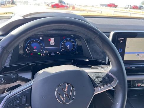 Used 2024 Volkswagen Atlas Cross Sport SEL R-Line image 19