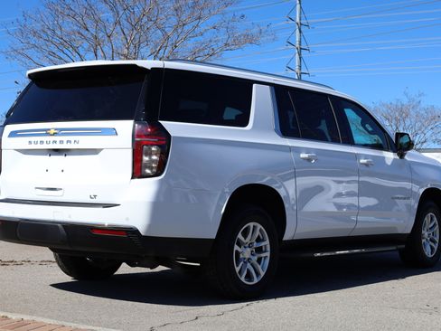 Used 2024 Chevrolet Suburban LT image 5