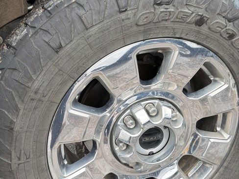 Used 2025 Ford F350 Lariat w/ Chrome Package image 14