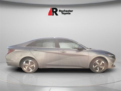 Used 2023 Hyundai Elantra Limited w/ Preferred Accessory Package image 3