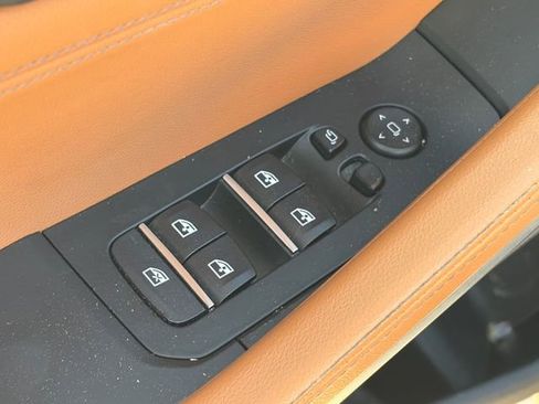 Used 2021 BMW X6 sDrive40i w/ Executive Package image 19