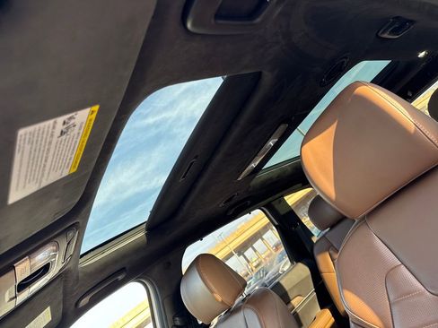 Certified 2022 Kia Telluride SX w/ SX Prestige Package image 13