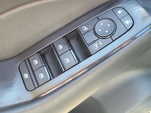 Used 2024 Nissan Rogue S AWD/4WD image 35